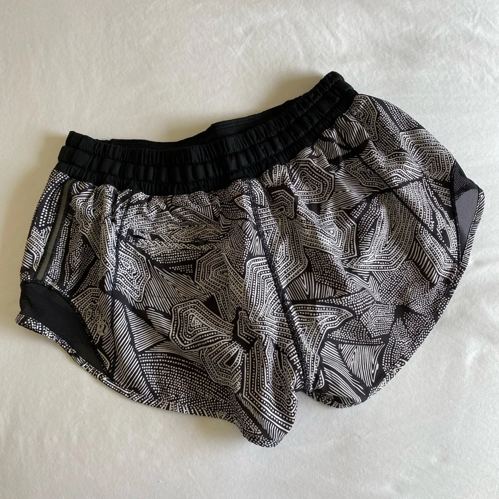 Lululemon Hotty Hot Short, 6 - Picture 2 of 4